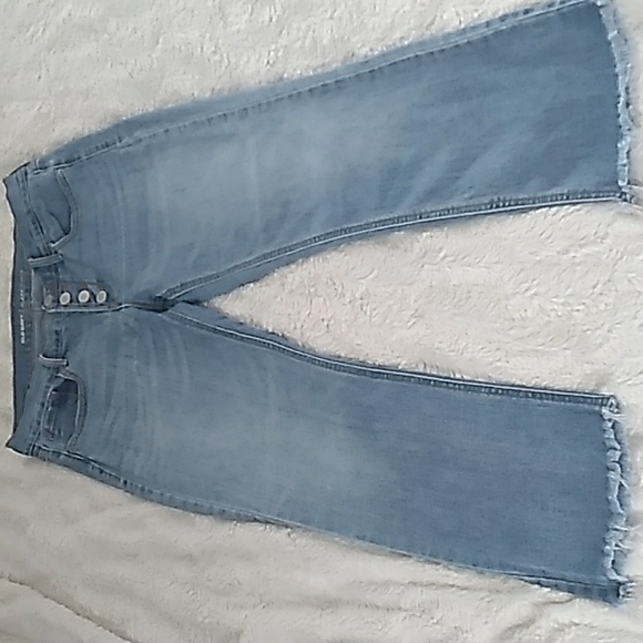 Old Navy Denim - Mid Rise Flare Crop Capri Denim BLUE JEAN Sz 4 OLD NAVY Button Fly fray Raw Edge